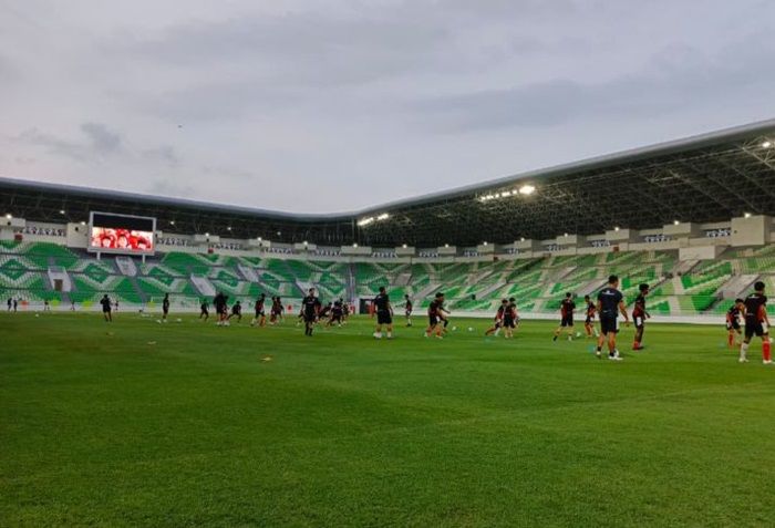 latihan perdana di Stadion Utama Sumatera Utara